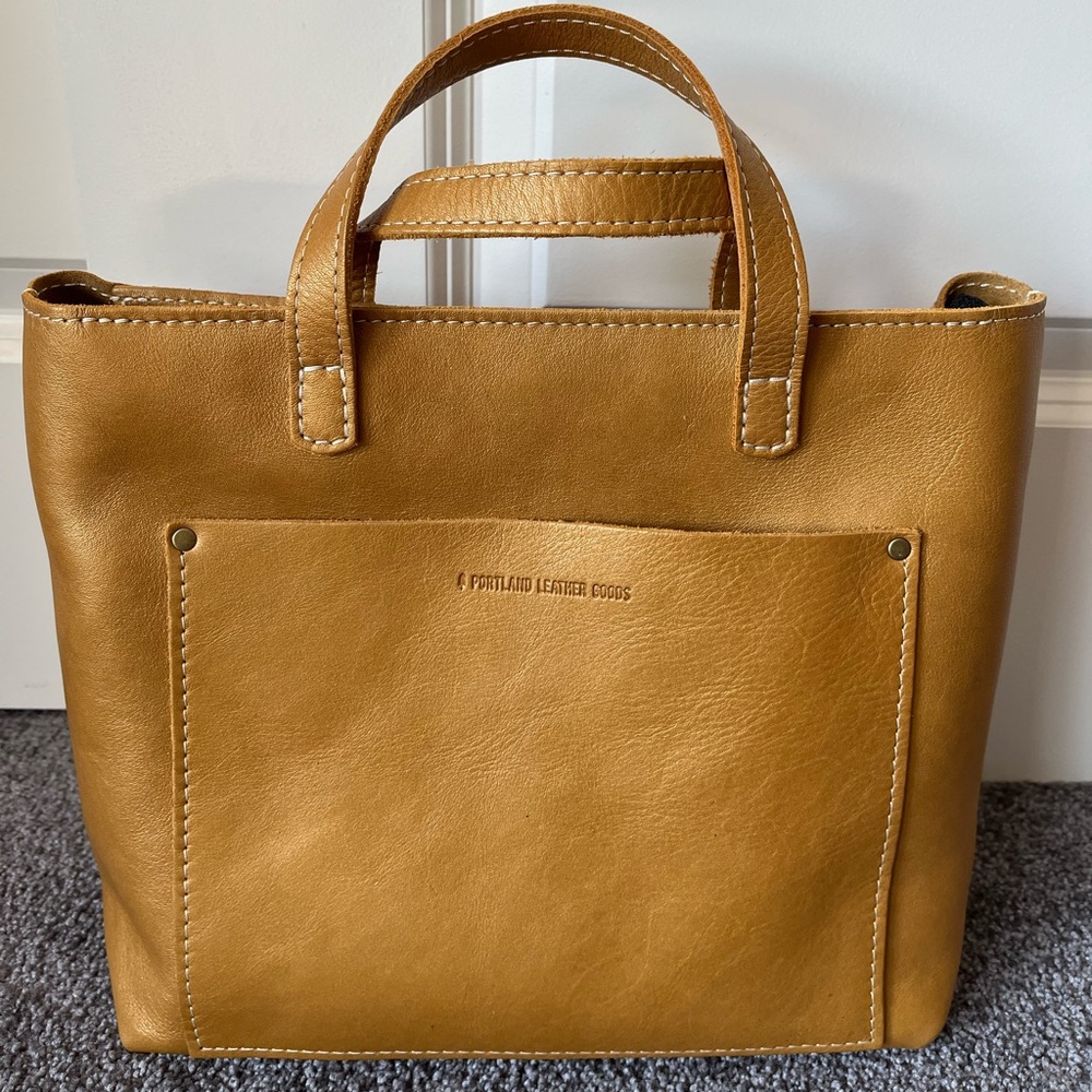 Portland Leather medium zip crossbody in honeycomb